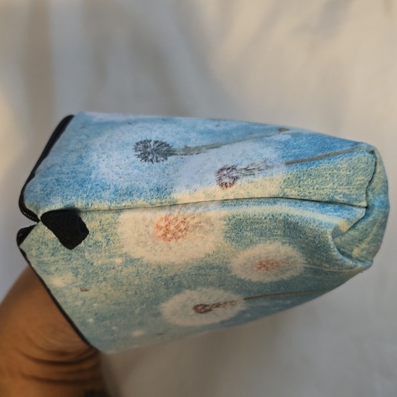 Cosmetic Bag - Picture 3 of 4